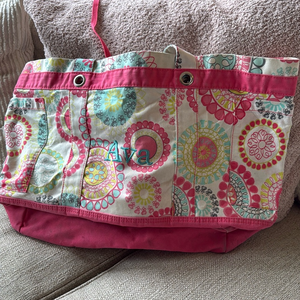 Large Thirty-One brand Beach Bag Monogrammed “AVA” EUC